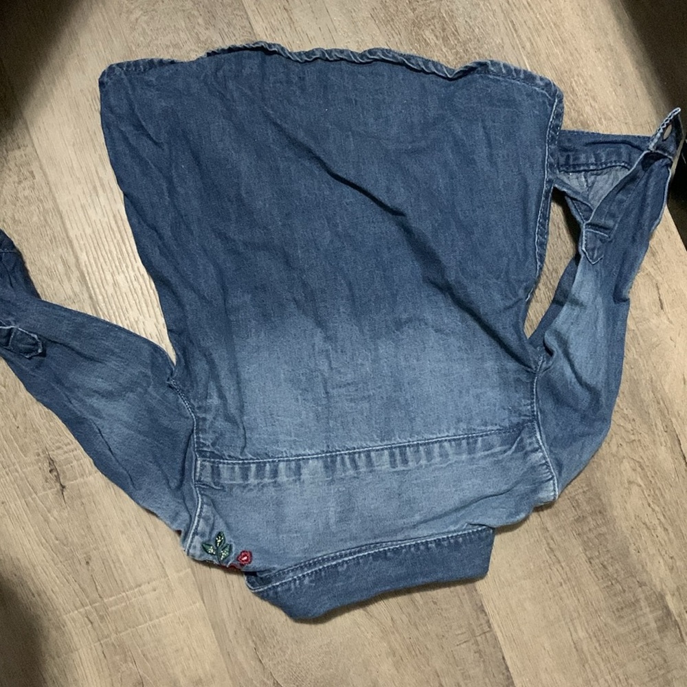 6-9 months Embroidered denim shirt with pop buttons pink shoes not included - Picture 6 of 8